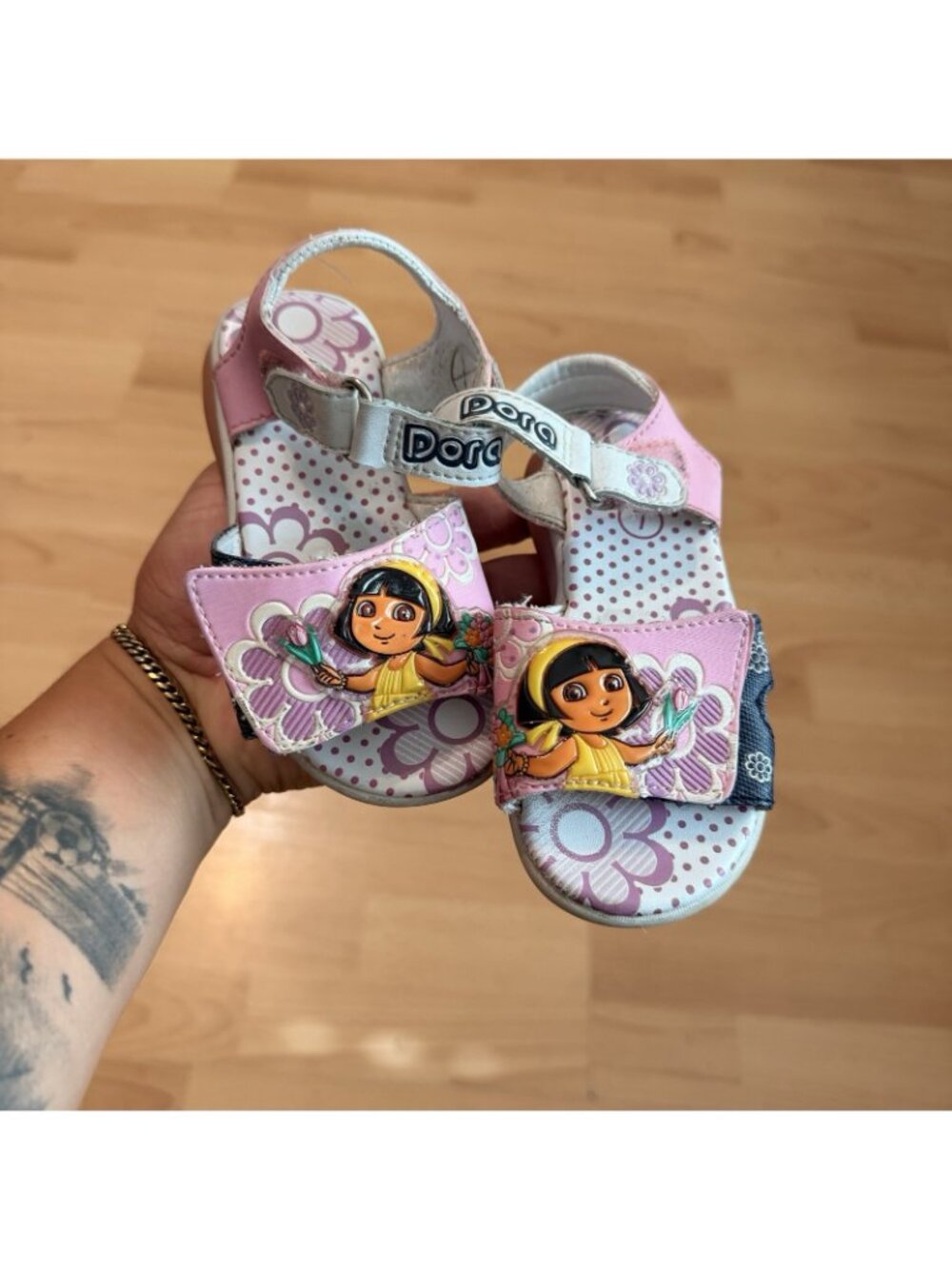 Y2K Dora The Explorer Girls Size 7 Sandals Pink White Floral Straps Slip On - Picture 2 of 7